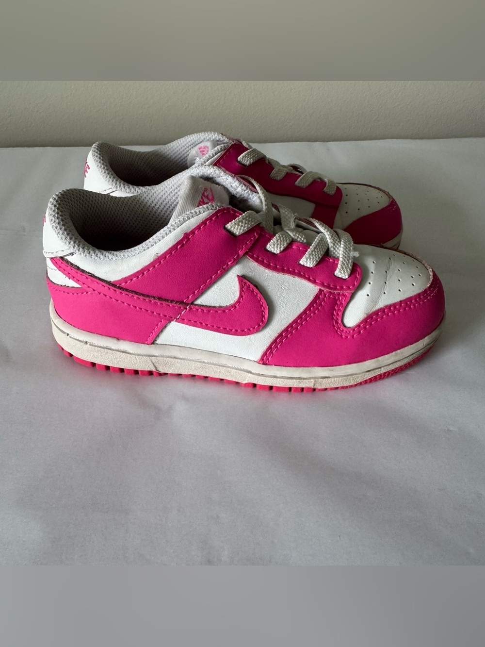 Nike Size 10 Toddler Girls Pink Low Slip On Sneakers - Pink & White